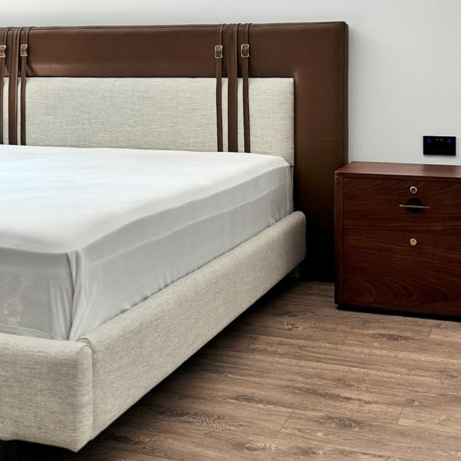 Lloyd Nightstand
